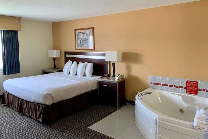 Room 10 of 24